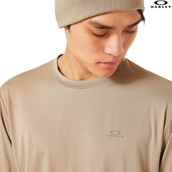 画像4: オークリー ロングスリーブ Tシャツ ロンT 長袖  快適 吸汗速乾 ベージュ OAKLEY Enhance Qd LS Tee Slv Evo 4.7 PEBBLE (4)